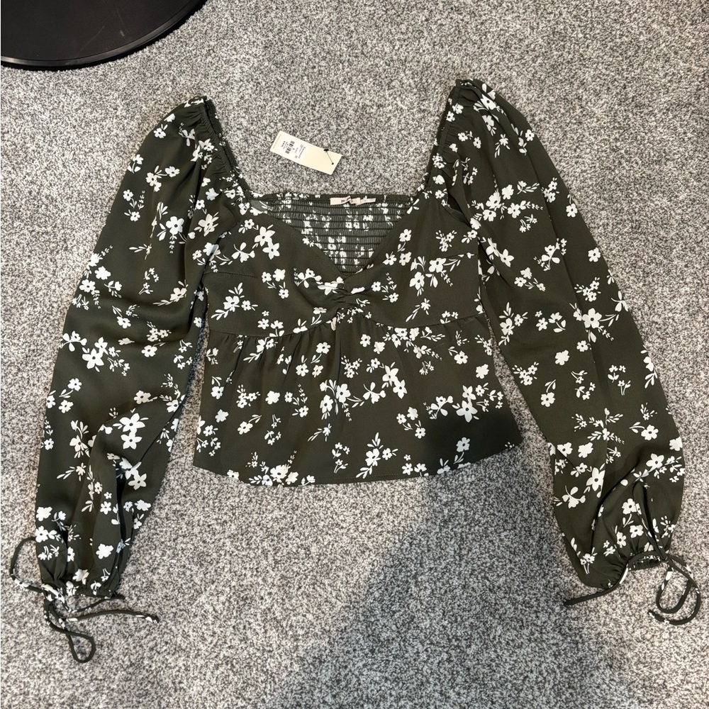 Olive green and white floral blouse NWT size Small